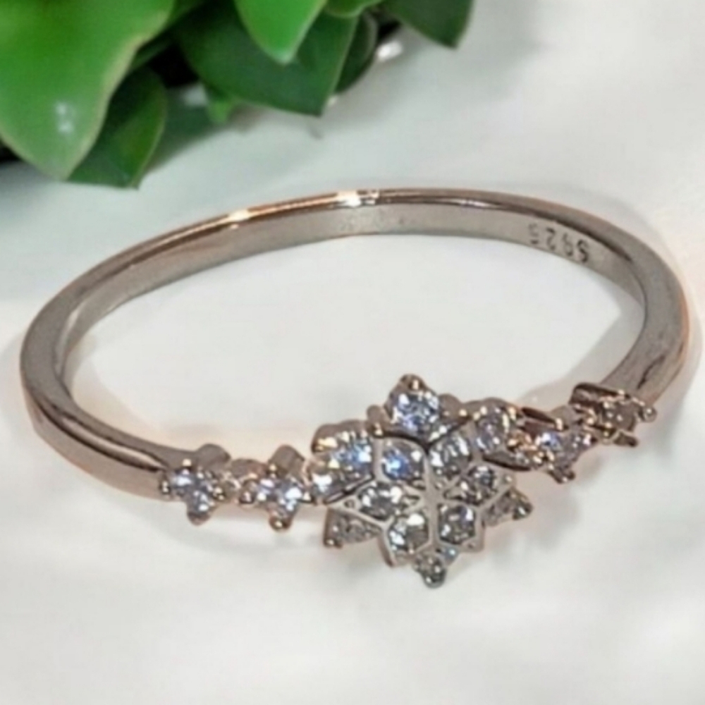 925 Sterling Silver Women's Ring - Picture 9 of 11